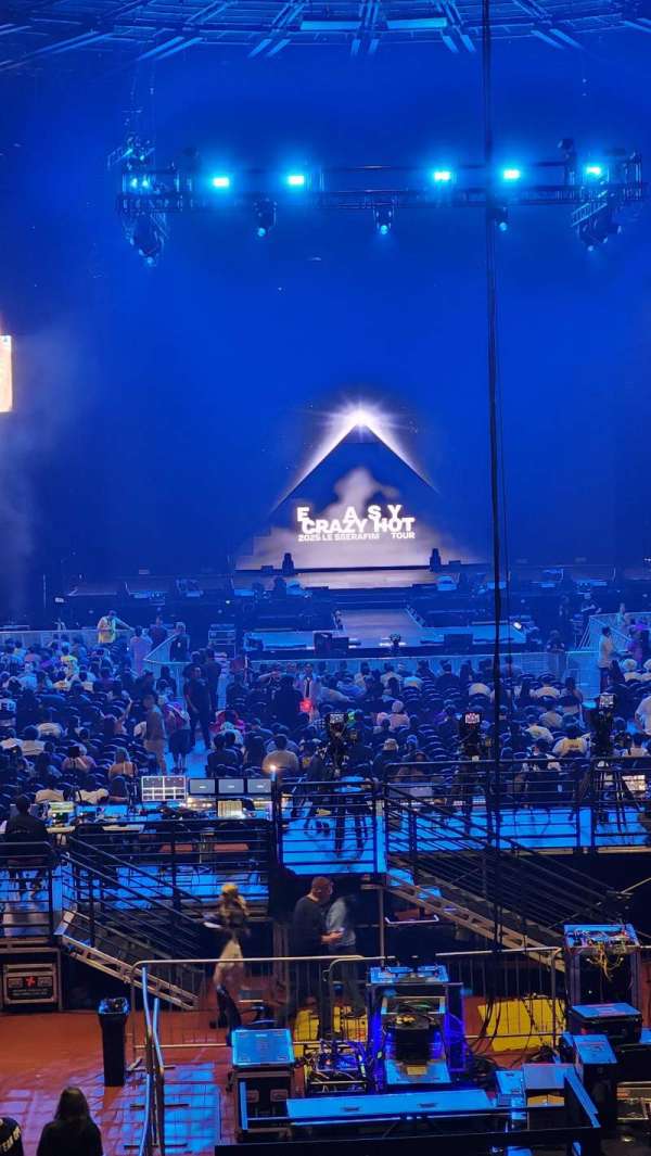 Kia Forum, section: 136, row: 9, seat: 7