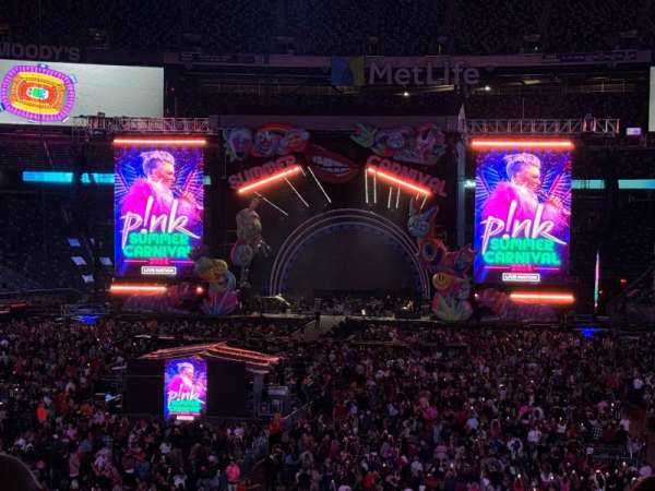 MetLife Stadium, section: 124, row: 39, seat: 14
