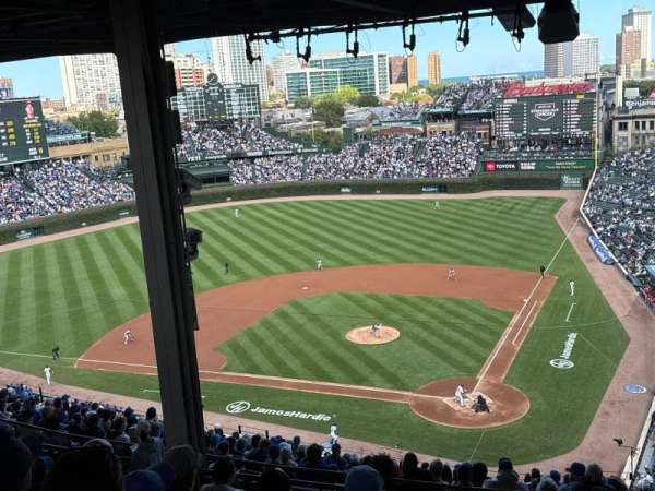 Wrigley Field, section: 415L, row: 8, seat: 11