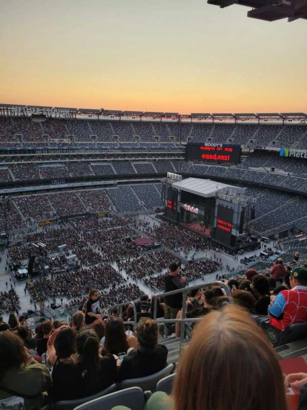 MetLife Stadium, section: 317, row: 25, seat: 3