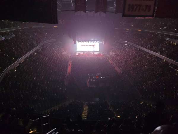 Capital One Arena, section: 408, row: H, seat: 3