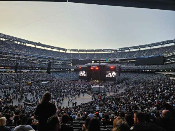 MetLife Stadium, section: 121, row: 42, seat: 14