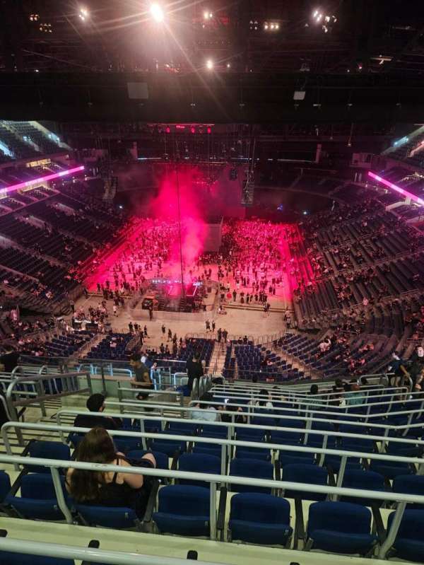 Uber Arena, section: 412, row: 14, seat: 5