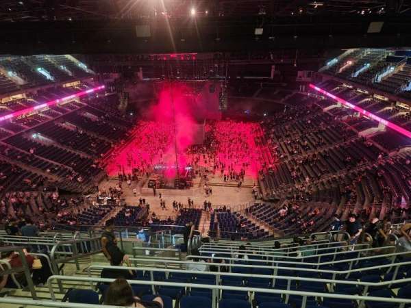Uber Arena, section: 412, row: 14, seat: 5