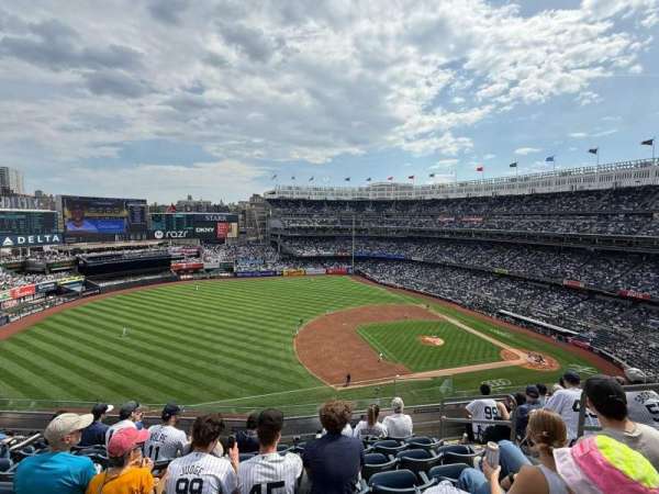 Yankee Stadium, section: 327, row: 7, seat: 5