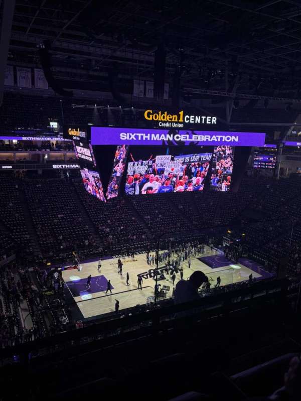 Golden 1 Center, section: 207, row: e, seat: 3