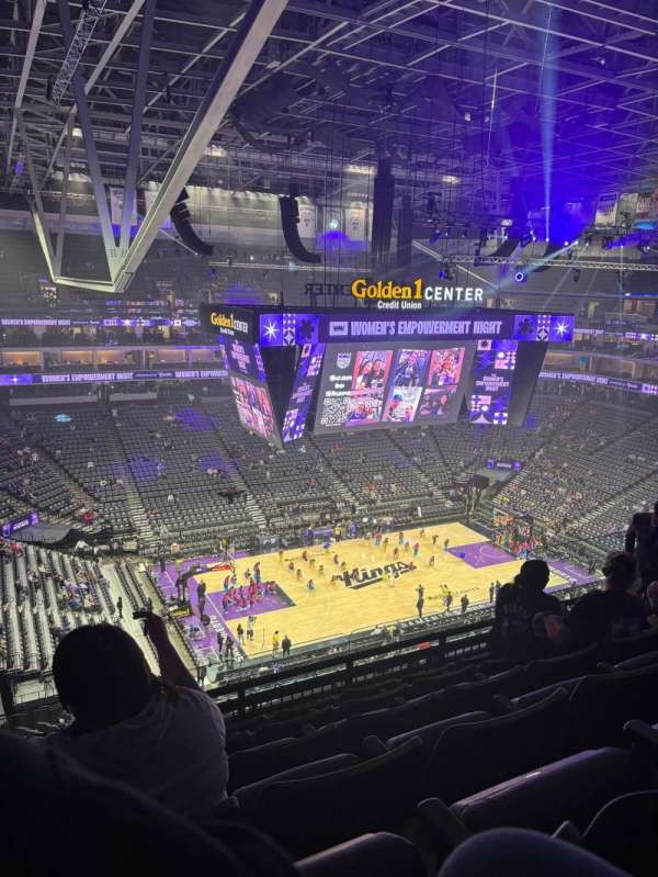 Golden 1 Center, section: 220, row: h, seat: 9