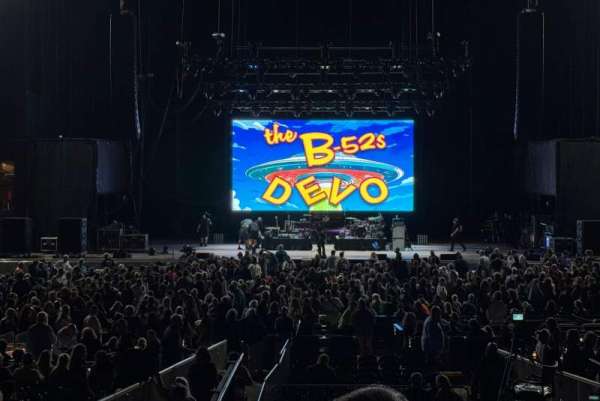 Jones Beach Theater, section: 104, row: H, seat: 14