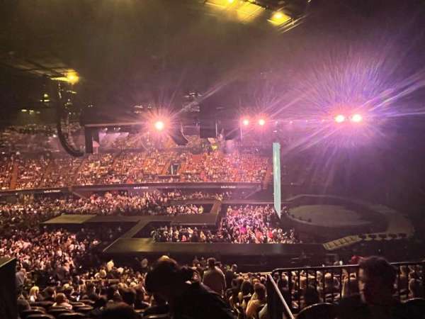 Kia Forum, section: 211, row: 1, seat: 4