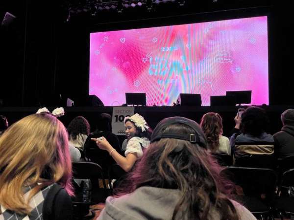 Coca-Cola Roxy, section: 102, row: B, seat: 4