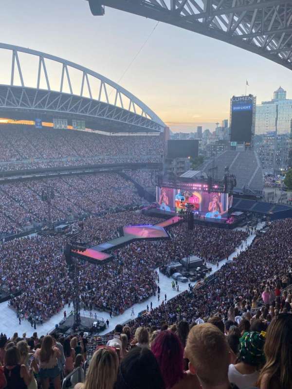 Lumen Field, section: 316, row: X, seat: 18