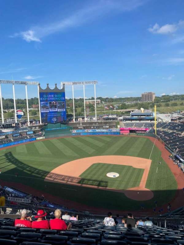 Kauffman Stadium, section: 415, row: GG, seat: 16