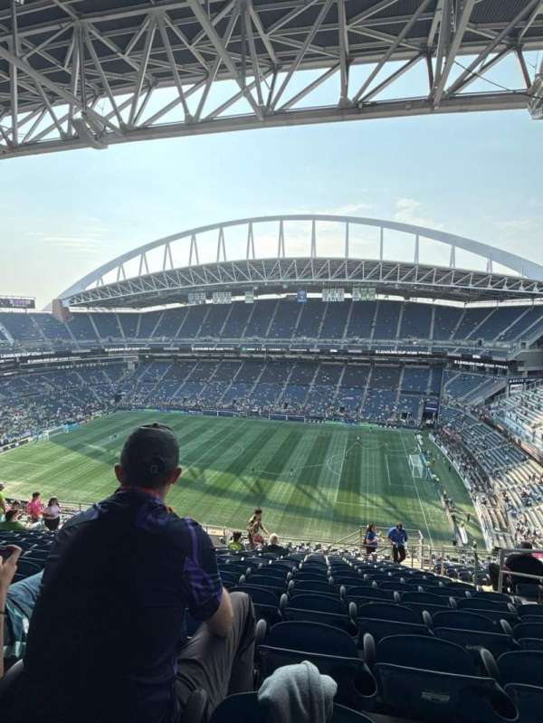 Lumen Field, section: 306, row: T, seat: 5