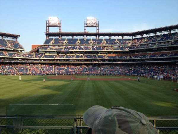 Citizens Bank Park, section: 142, row: 4, seat: 19