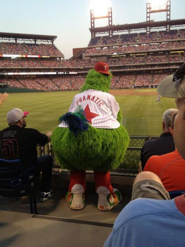 Citizens Bank Park, section: 142, row: 4, seat: 19