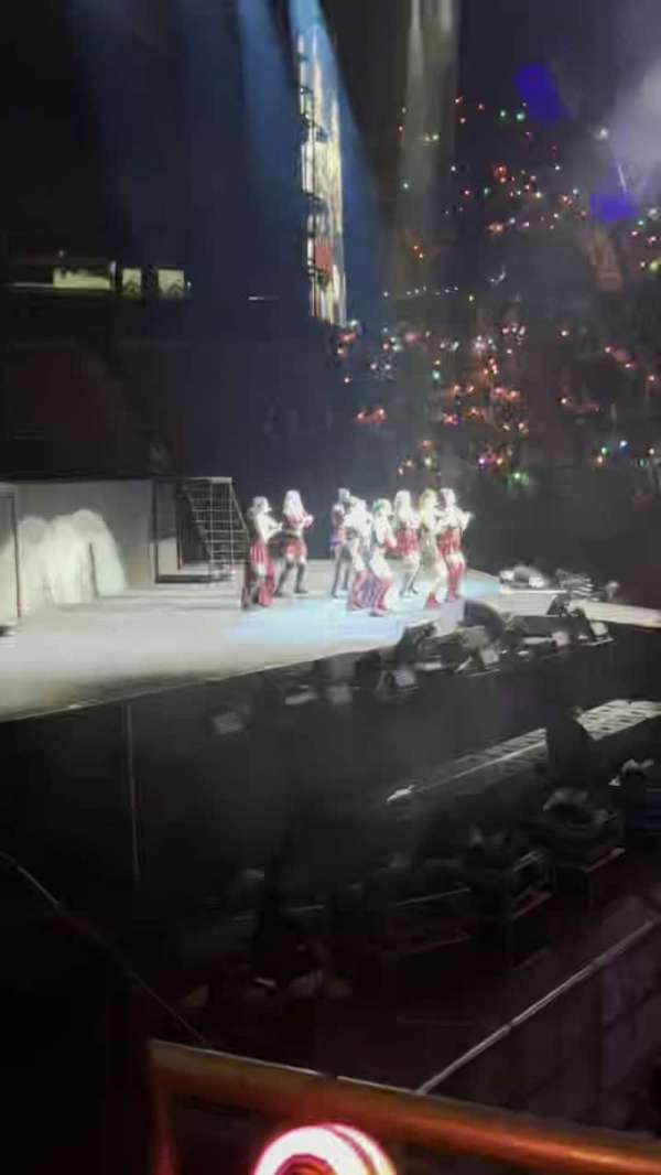Kia Forum, section: 125, row: 2, seat: 6