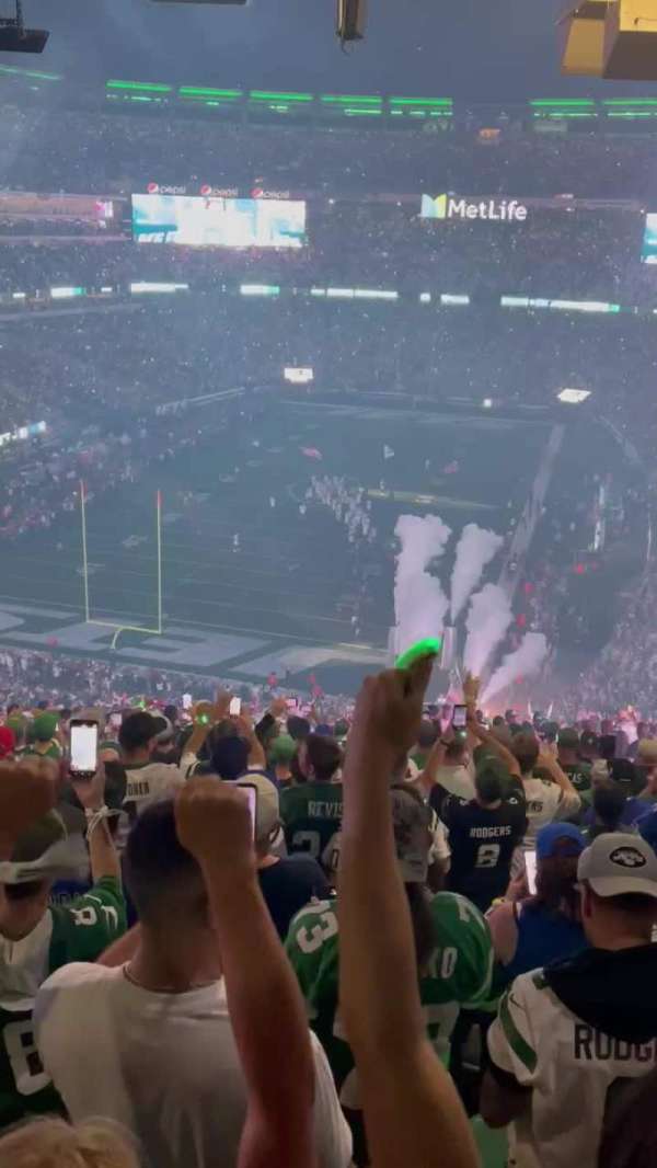 MetLife Stadium, section: 224B, row: 18, seat: 9
