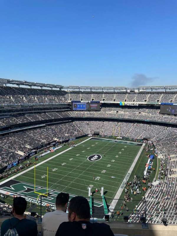 MetLife Stadium, section: 323, row: 10, seat: 3