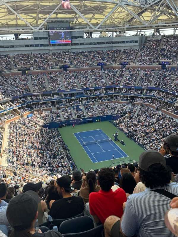 Arthur Ashe Stadium, section: 320, row: W, seat: 9