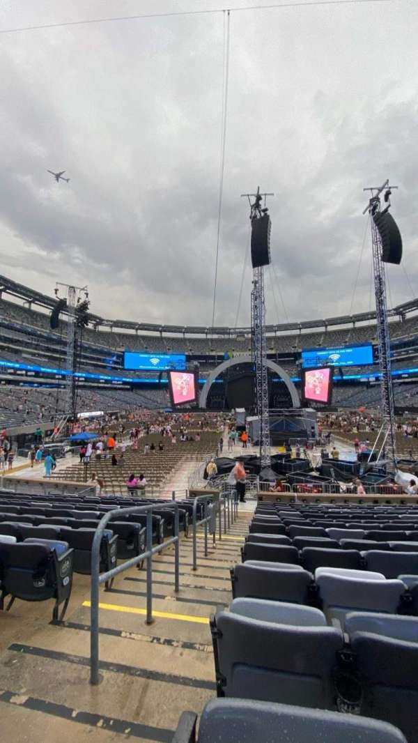 MetLife Stadium, section: 126, row: 14, seat: 26