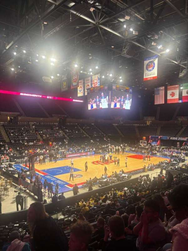 Nassau Veterans Memorial Coliseum, section: 106, row: 9, seat: 13