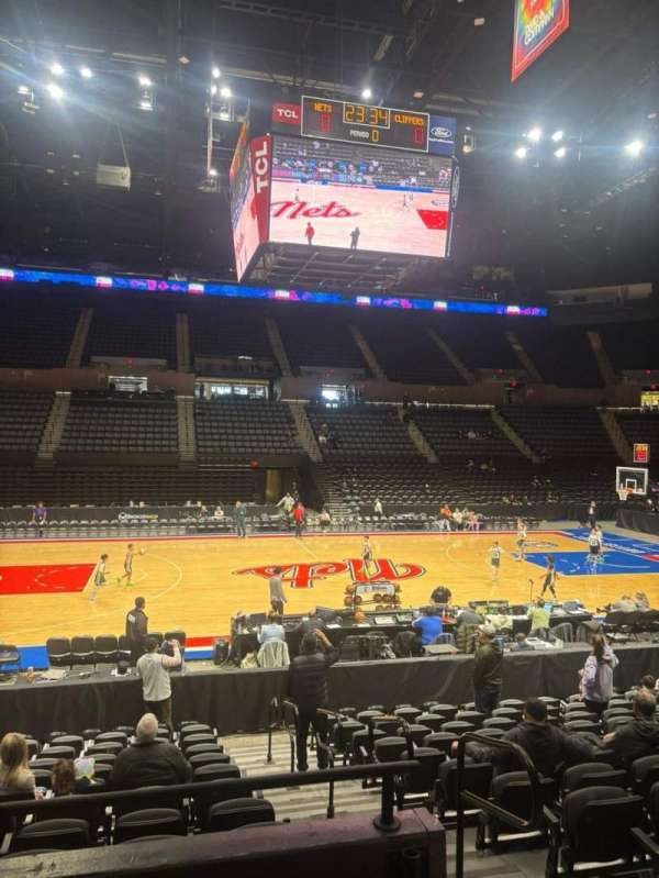 Nassau Veterans Memorial Coliseum, section: 118, row: 3, seat: 2