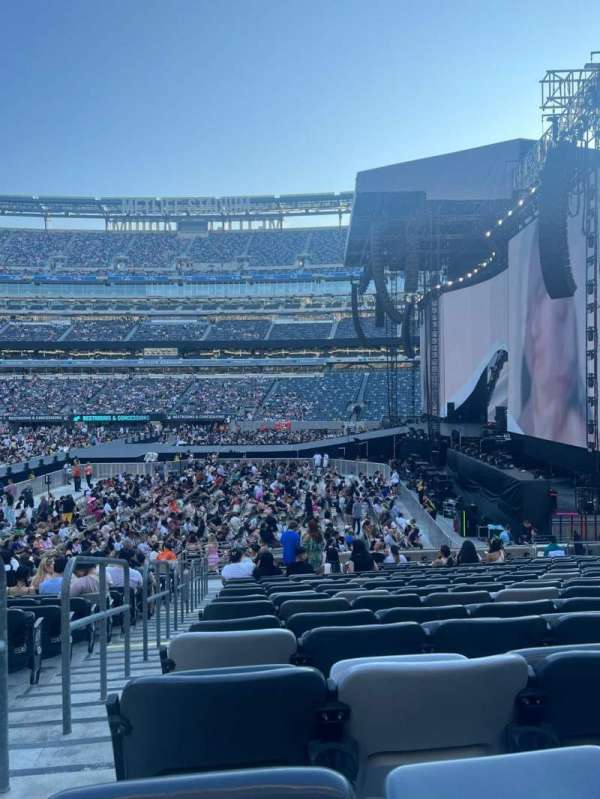 MetLife Stadium, section: 110, row: 19, seat: 18