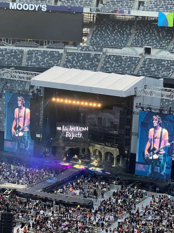 MetLife Stadium, section: 321, row: 16, seat: 9