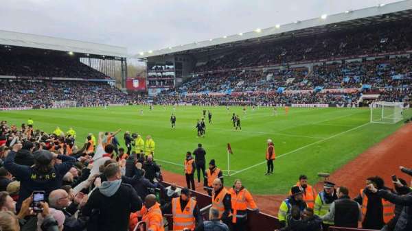 Villa Park, section: Q1, row: K, seat: 313