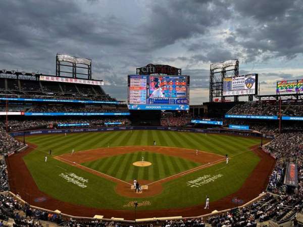 Citi Field, section: 319, row: 1, seat: 4