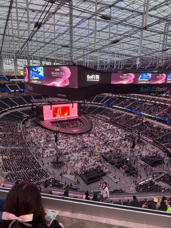 SoFi Stadium, section: 525, row: 2, seat: 7