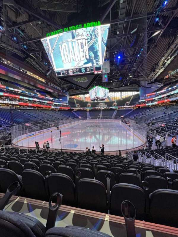 Climate Pledge Arena, section: 07, row: Q, seat: 7