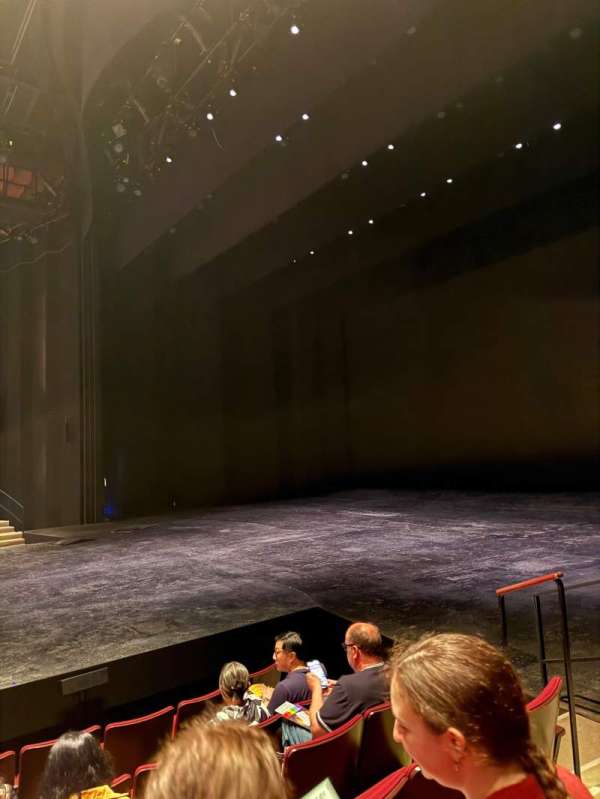 Vivian Beaumont Theater, section: Orchestra R, row: H, seat: 509