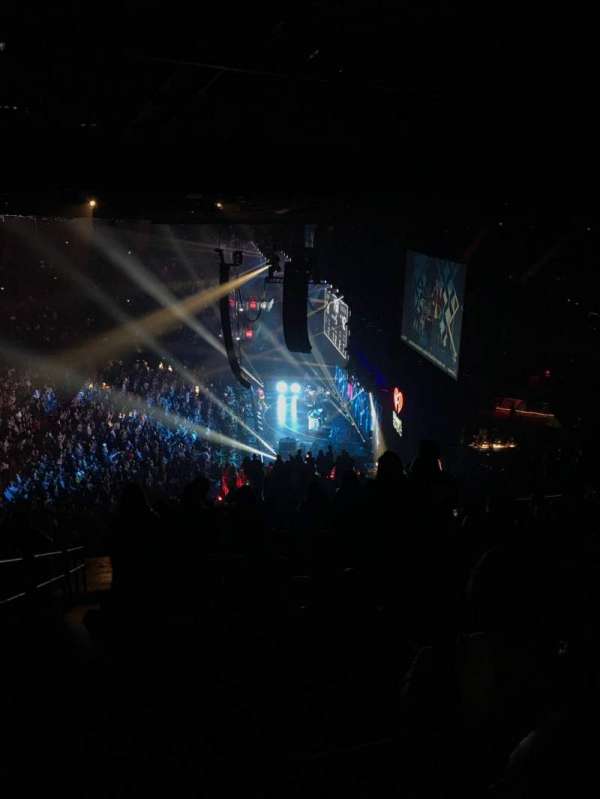 Kia Forum, section: 211, row: 18, seat: 1