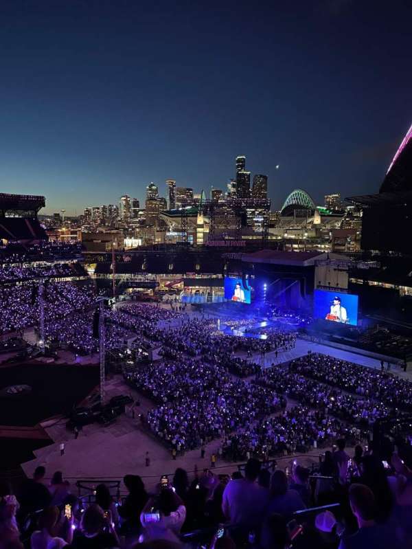 T-Mobile Park, section: 319, row: 13, seat: 8