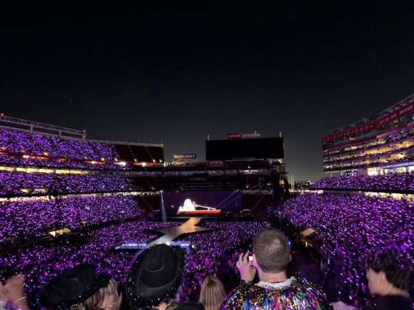 Photo by jenniphobarrios at Levi's Stadium