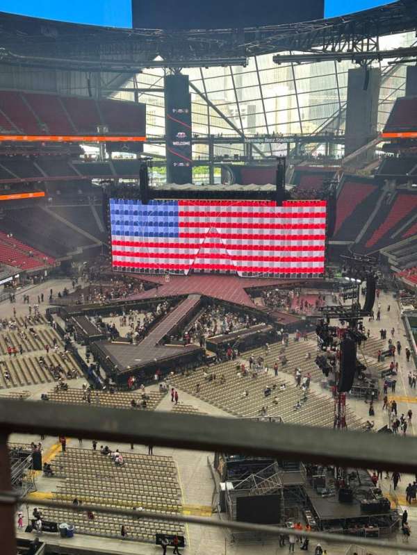 Mercedes-Benz Stadium, section: 323, row: 1, seat: 18