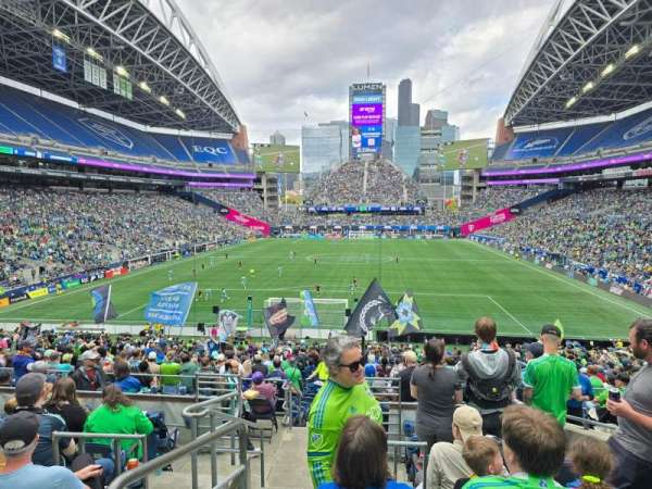 Lumen Field, section: 121, row: GG, seat: 18