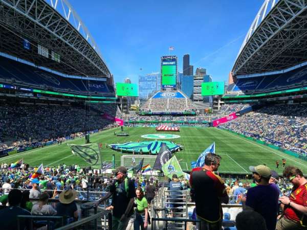 Lumen Field, section: 121, row: GG, seat: 18