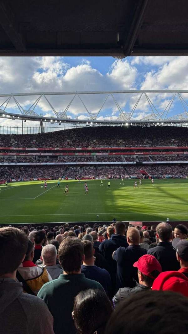 Emirates Stadium, section: 18, row: 11, seat: 561