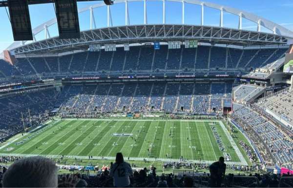 Lumen Field, section: 307, row: GG, seat: 4