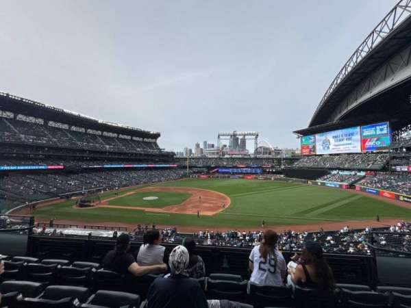 T-Mobile Park, section: 220, row: 4, seat: 5