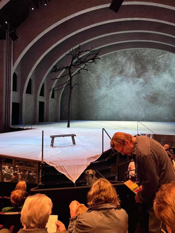Vivian Beaumont Theater, section: Orchestra RC, row: H, seat: 407