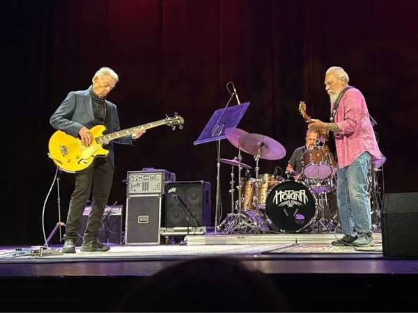 Warner Theatre, Washington D.C., section: Pit, row: BB, seat: 4