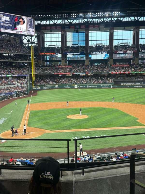 Globe Life Field, section: 117, row: 4, seat: 18