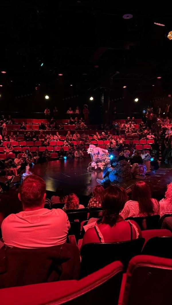 Circle in the Square Theatre, section: Orchestra 200 (Odd), row: F, seat: 235