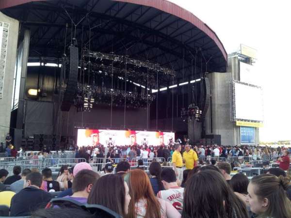 Jones Beach Theater, section: H, row: KK, seat: 5