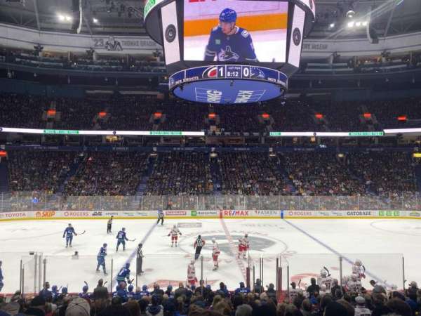 Rogers Arena, section: 117, row: 17, seat: 105