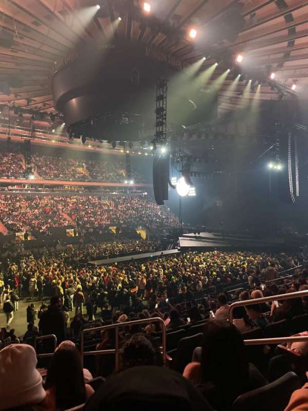 Madison Square Garden, section: 105, row: 15, seat: 8