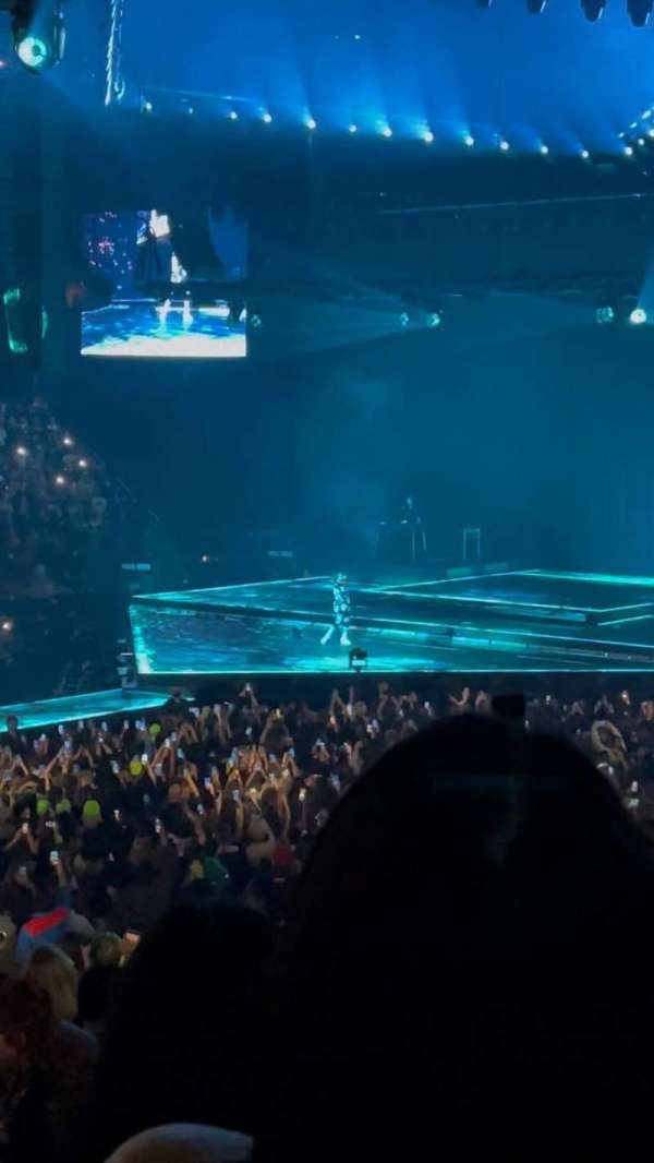 Madison Square Garden, section: 105, row: 15, seat: 8